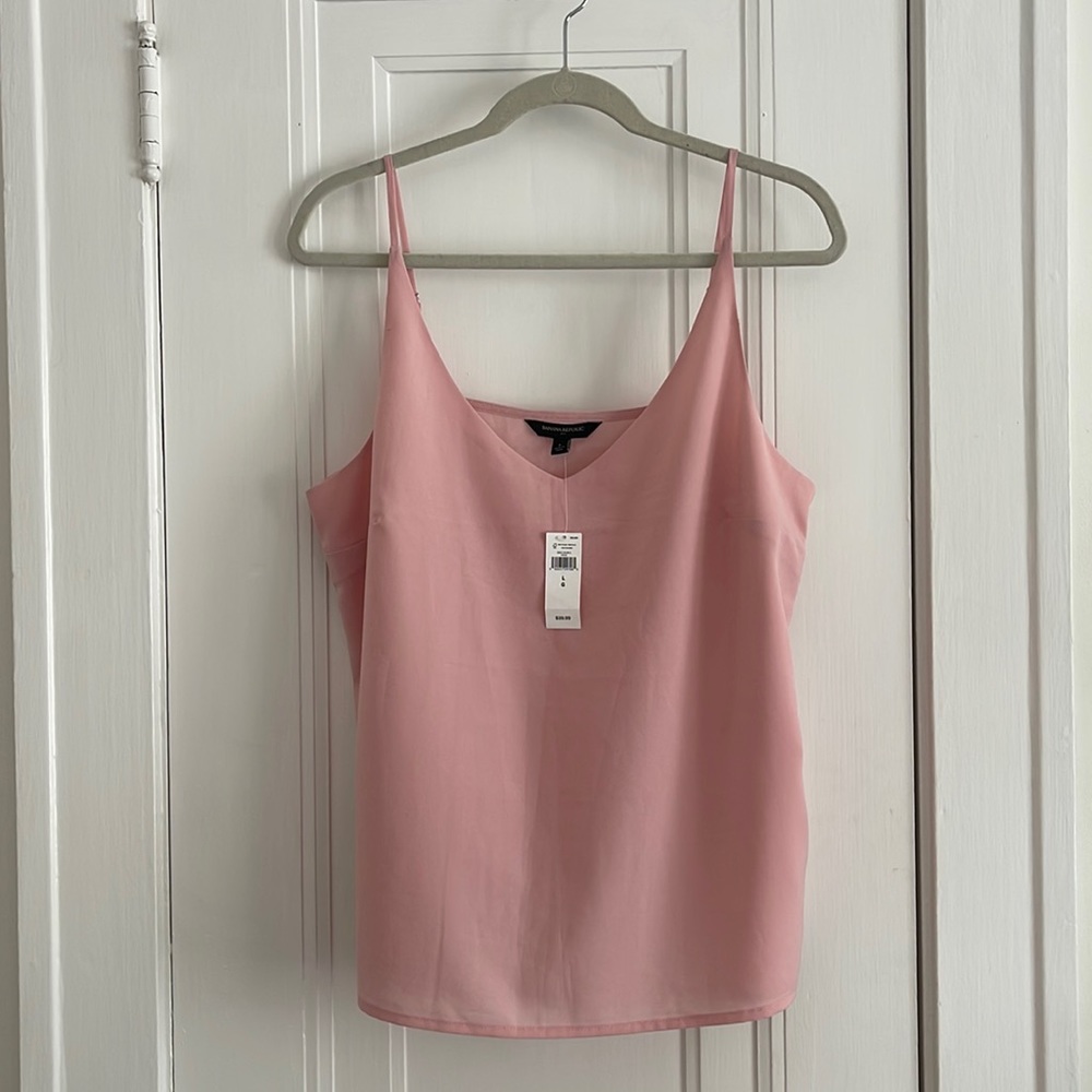 NWT. Banana Republic Classic V-neck camisole, light pink (L)